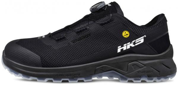 The shoe is a lightweight, black athletic shoe with a modern, breathable upper. It has a non-slip sole and is closed with a quick lacing system.
