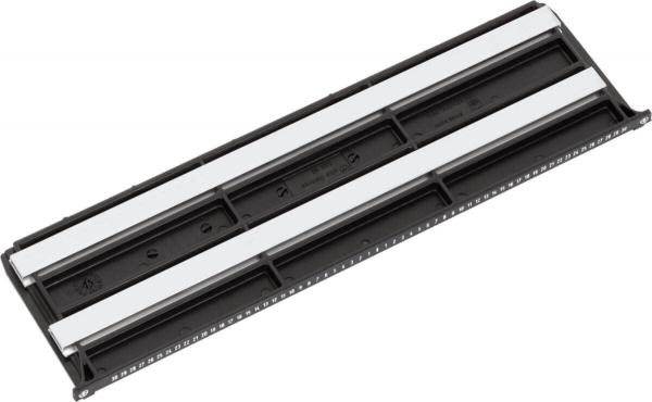Das Bild zeigt eine schwarze, längliche Komponente mit zwei parallelen, silberfarbenen Metallschienen an der Oberseite. Die Unterseite hat eine strukturierte Oberfläche mit kleinen Löchern.