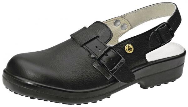 Der Schuh ist ein schwarzer Clog mit einem Fersenriemen und einer verstellbaren Schnalle. Er hat eine dicke, rutschfeste Sohle und eine gepolsterte Innensohle für Komfort.
