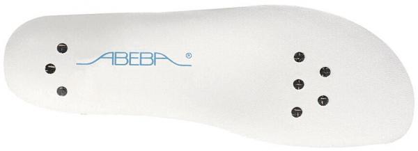 Das Bild zeigt eine weiße Schuhsohle mit der Aufschrift "ABEBA" in blauer Schrift. An der Unterseite sind fünf schwarze Punkte verteilt, die für die Befestigung dienen könnten.