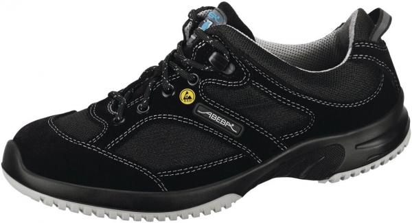 Der Schuh ist ein sportlicher, schwarzer Halbschuh mit einer glatten, strapazierfähigen Oberfläche. Er hat eine robuste Sohle und Schnürsenkel sowie eine atmungsaktive Innenseite.