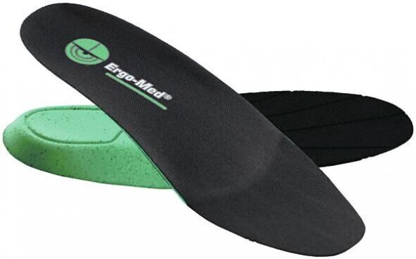 Das Bild zeigt zwei Einlagen für Schuhe. Die obere Einlage ist schwarz mit einem schmalen, gebogenen Design. Die untere Einlage ist grün und hat eine breitere Form. Beide haben unterschiedliche Oberflächenstrukturen.