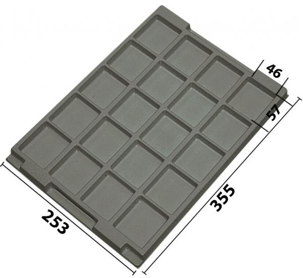 Das Bild zeigt eine rechteckige, graue Form mit 16 gleichmäßigen Vertiefungen. Die Form hat Maße von 355 mm Länge, 253 mm Breite und 46 mm Höhe. Sie ist flach und stabil.