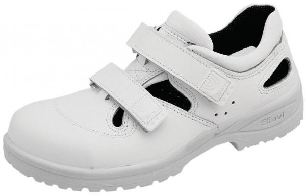 Der Schuh ist weiß und hat zwei praktische Klettverschlüsse. Er hat eine sportliche Form mit kleinen Lüftungsschlitzen an der Seite und einer rutschfesten Sohle.