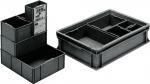 Preview: Das Bild zeigt stapelbare, schwarze Aufbewahrungsboxen in verschiedenen Größen. Links sind vier kleine Boxen übereinander gestapelt, rechts eine größere, flache Box mit Fächern.