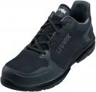 Preview: Der Schuh ist ein sportlicher Sicherheits sneaker in Schwarz mit atmungsaktivem Obermaterial und einer robusten, rutschfesten Sohle. Er hat eine gepolsterte Zunge und Schnürsenkel.
