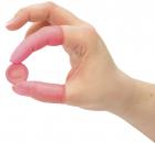 Preview: Eine Hand mit langen, pinken Fingerlingen hält eine kleine runde, ebenfalls pinke Scheibe zwischen Daumen und Zeigefinger. Die Hand ist leicht geöffnet.