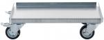 Preview: Das Bild zeigt eine flache Transportplatte aus Metall mit vier Rollen. Die Oberfläche ist glatt und rechteckig, die Kanten sind leicht erhöht, um das Verrutschen von Gegenständen zu verhindern.