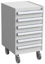 Preview: Das Bild zeigt einen kompakten, weißen Rollcontainer mit einer glatten Oberfläche und sieben Schubladen. Er steht auf vier Rollen und ist vielseitig einsetzbar.