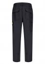Preview: Das Bild zeigt eine schwarze Hose mit schmalem Schnitt. Sie hat seitlich aufgesetzte Taschen und eine kleine gelbe Logoplatte. Der Stoff wirkt robust und glatt.