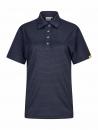 Preview: Das Bild zeigt ein kurzes, dunkelblaues Poloshirt mit feinen horizontalen Streifen. Es hat einen klassischen Kragen und drei Knöpfe auf der Vorderseite. An der Seite ist ein gelbes Detail zu sehen.