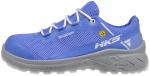 Preview: Der Schuh ist ein sportlicher, leichtgewichtiger Sneaker in leuchtendem Blau. Er hat ein atmungsaktives Obermaterial mit eingespritzter Sohle in grau und weißen Schnürsenkeln.