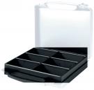 Preview: Das Bild zeigt eine schwarze Lunchbox mit sechs Fächern. Sie ist rechteckig, hat einen transparenten Deckel und eine Grifflasche für den Transport. Die Box ist flexibel und praktisch.